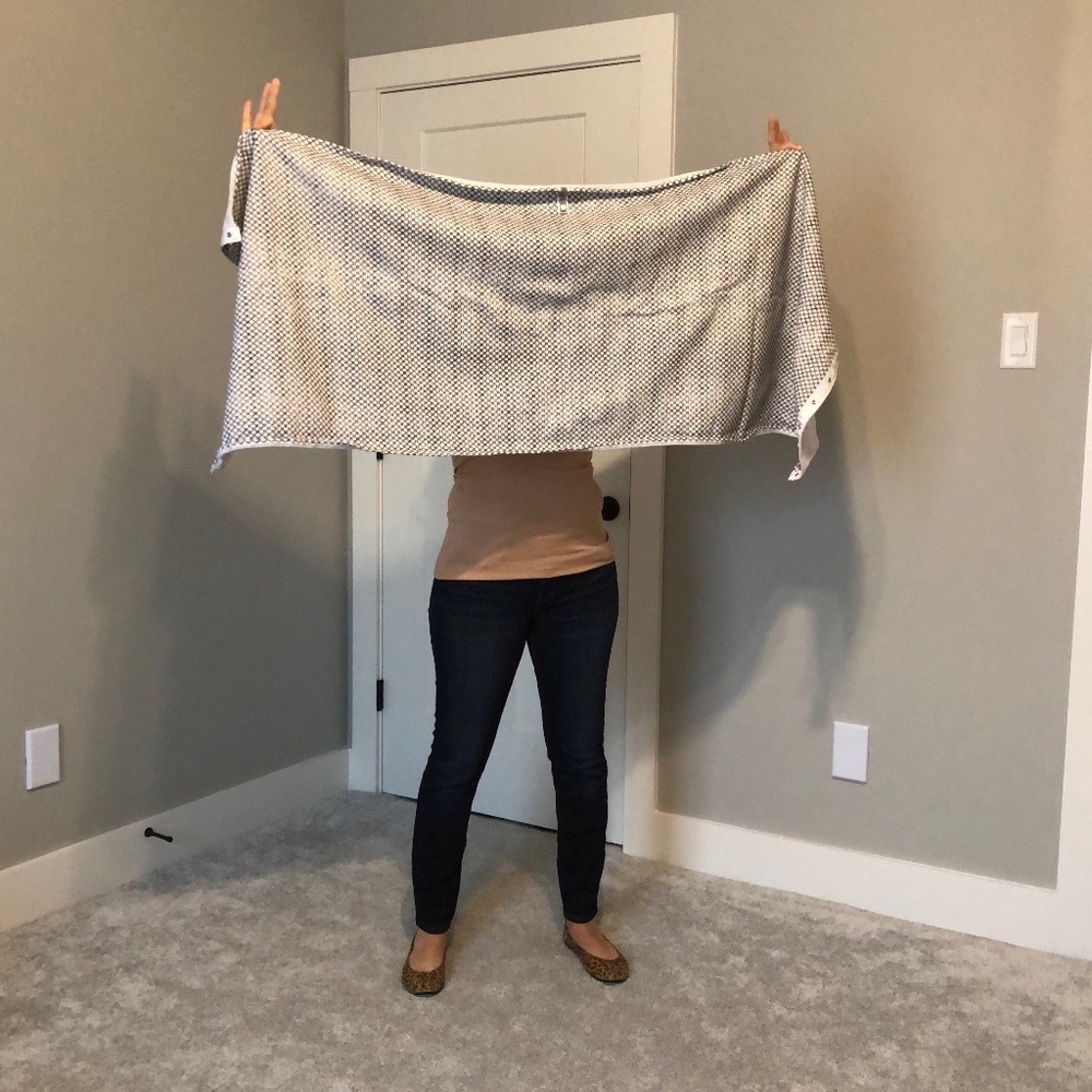 Lululemon Vinyasa scarf, black and white